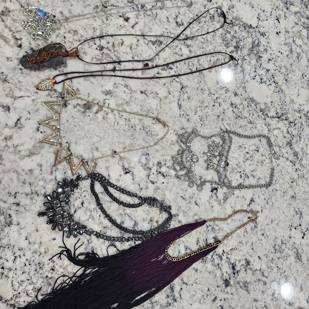 Lot of 7 assorted necklaces (costume jewelry) 4 from Charlotte Russe, 3 Artisan